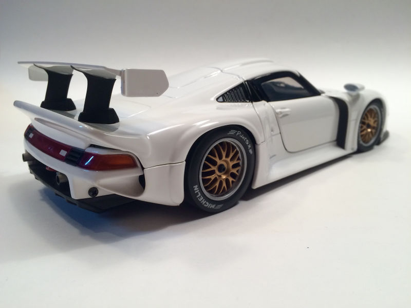 Illustration for article titled Quick Look: UT Models Porsche 911 GT1 (993)